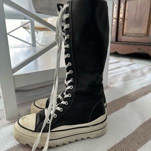 Wishbone boots